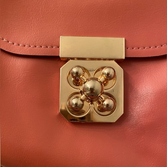 EASTSIDE VEGAN LEATHER CROSSBODY BAG IN ROSE COLOUR WITH HANDLE AND STRAP - Picture 12 of 16